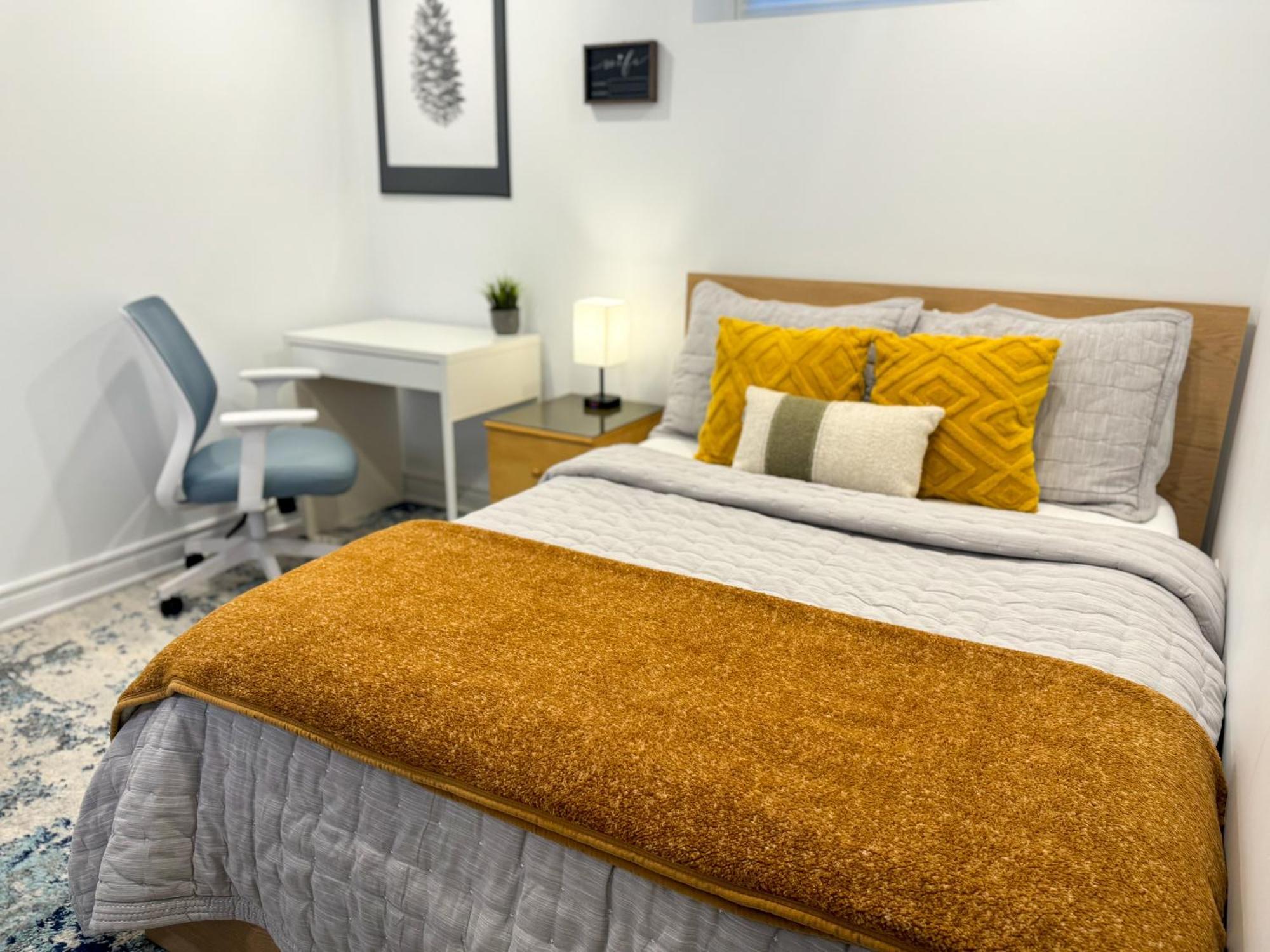 The Khan Villa Whitby Room photo