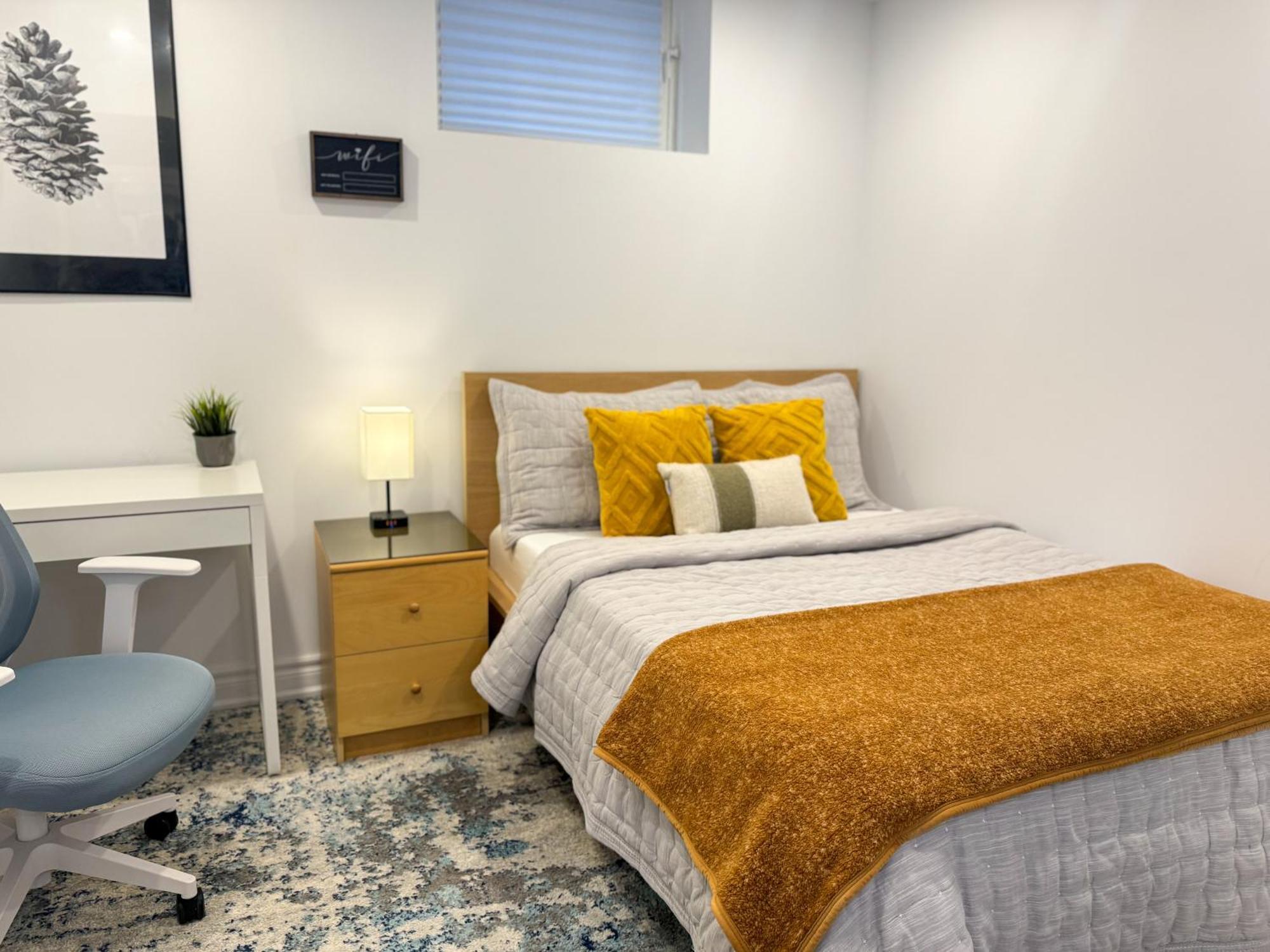 The Khan Villa Whitby Room photo
