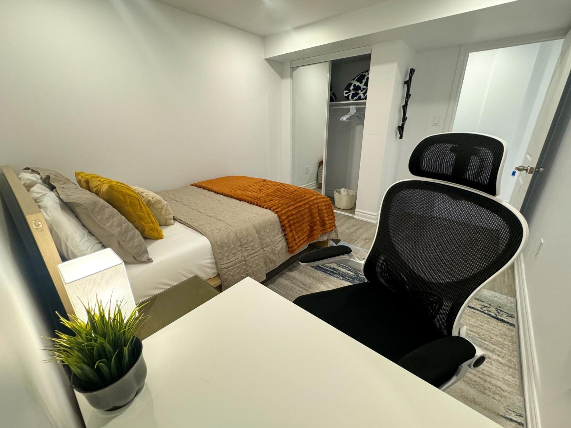 The Khan Villa Whitby Room photo
