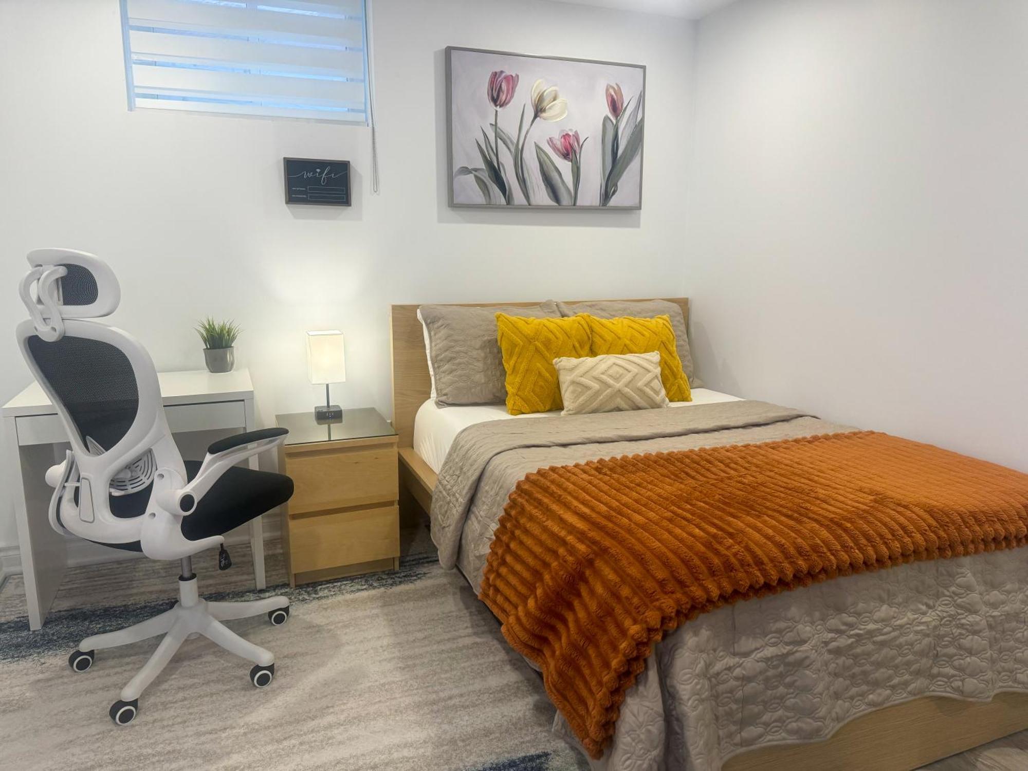 The Khan Villa Whitby Room photo