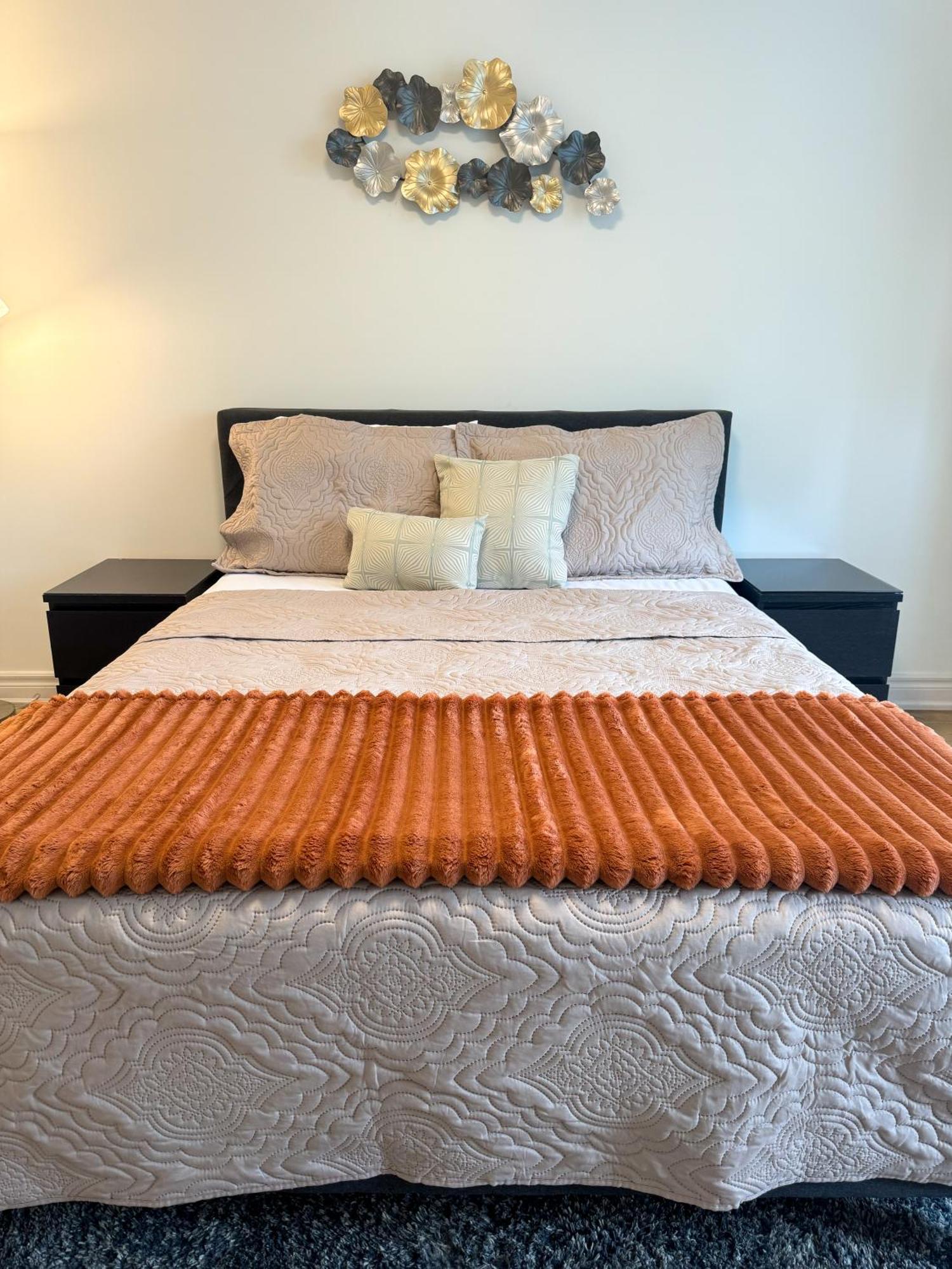 The Khan Villa Whitby Room photo