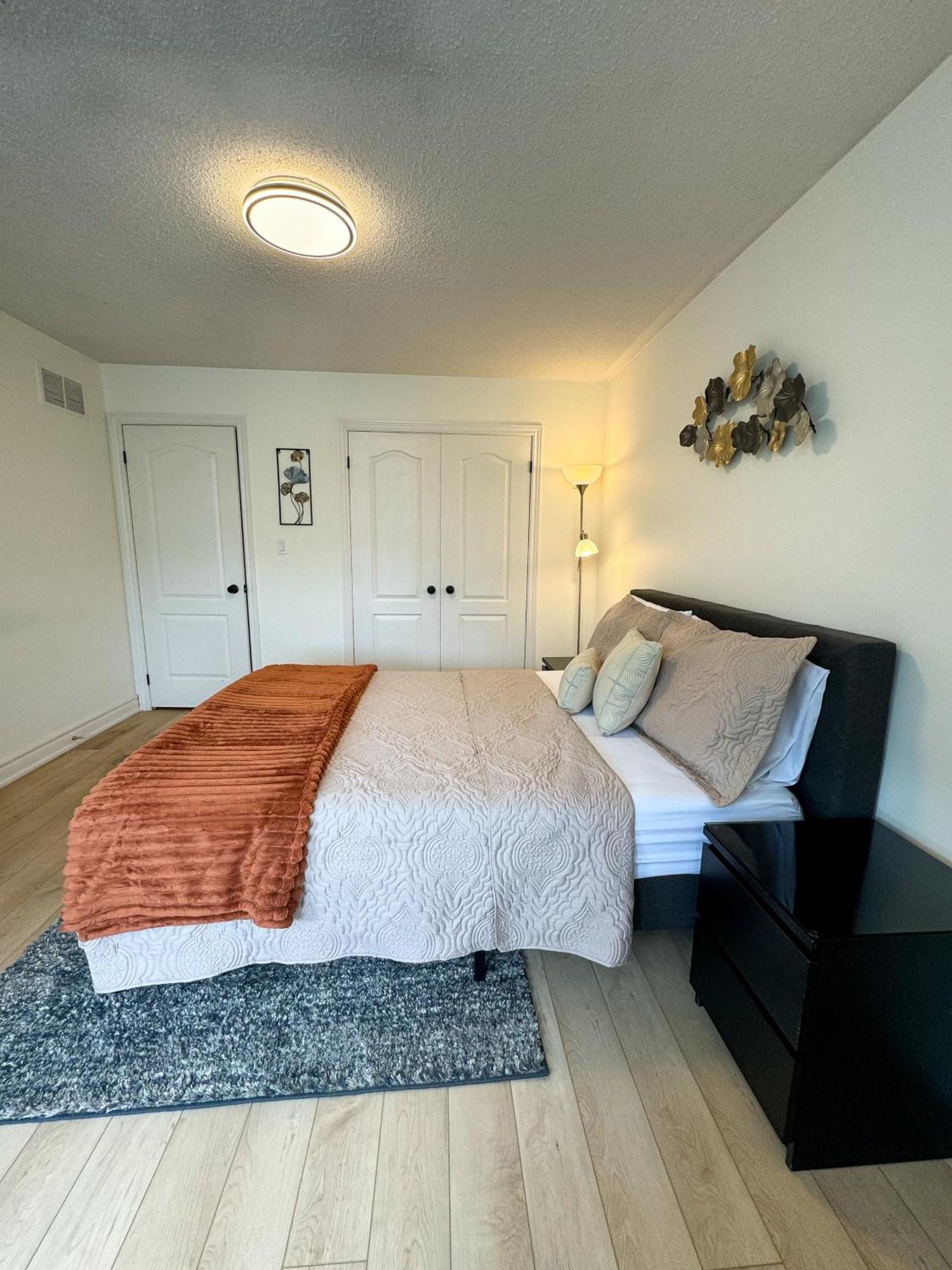 The Khan Villa Whitby Room photo