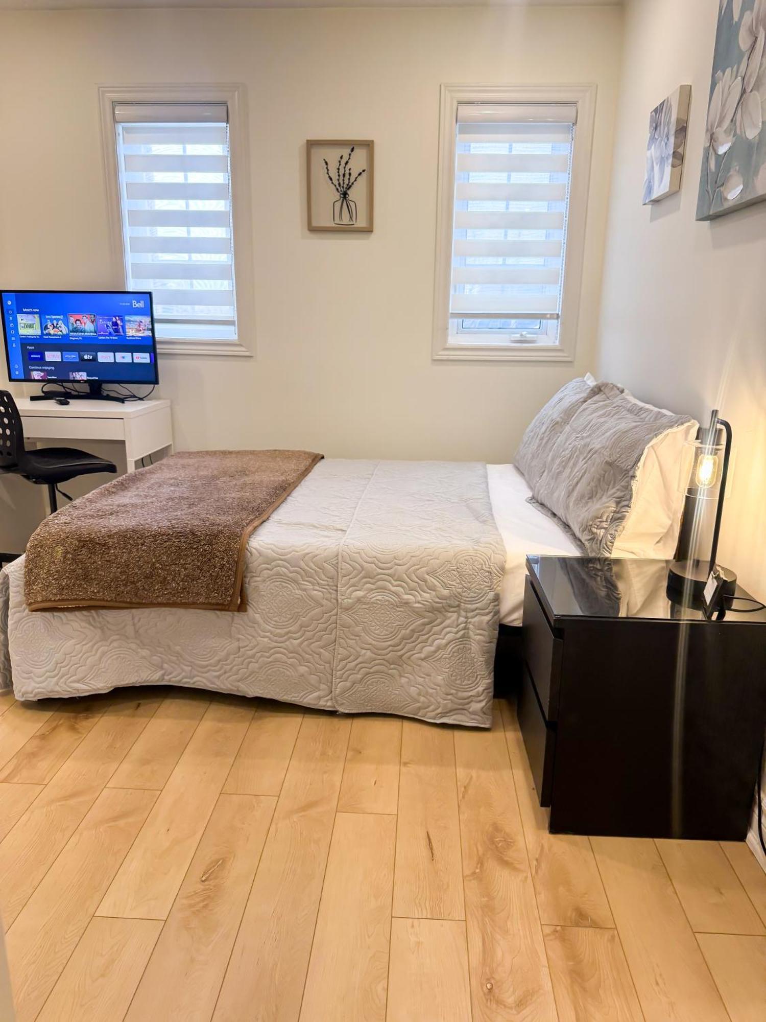 The Khan Villa Whitby Room photo