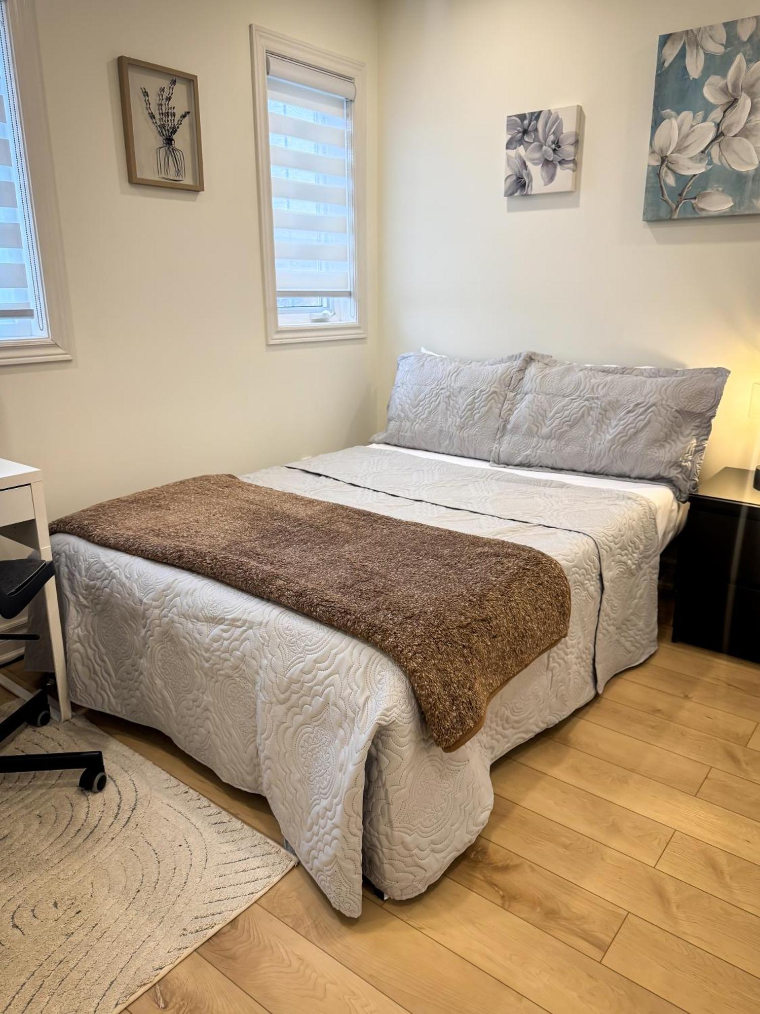 The Khan Villa Whitby Room photo
