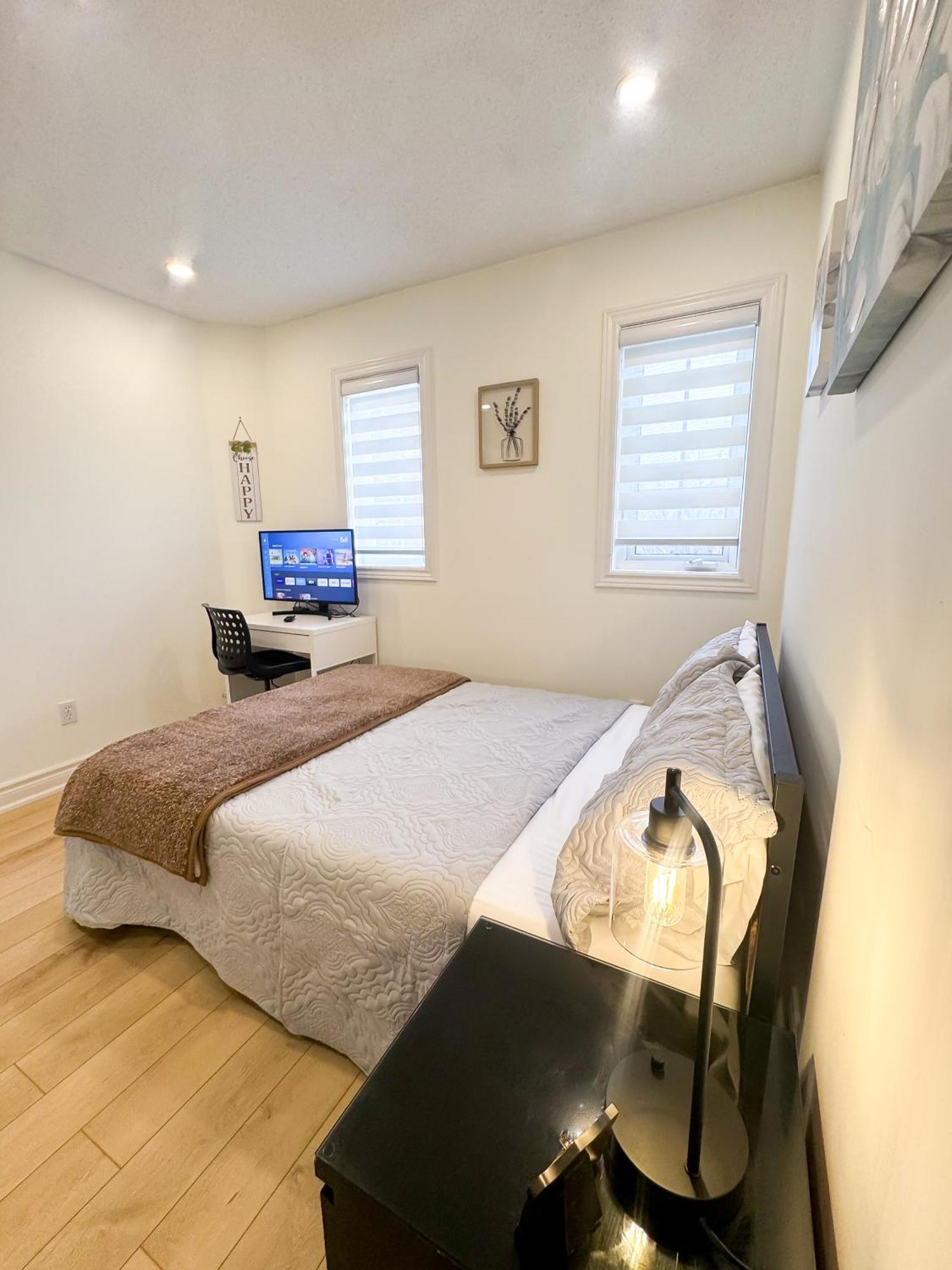 The Khan Villa Whitby Room photo